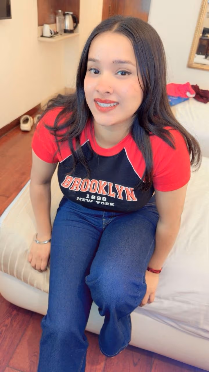 VISTARA AIR HOSTESS DEEMPAL