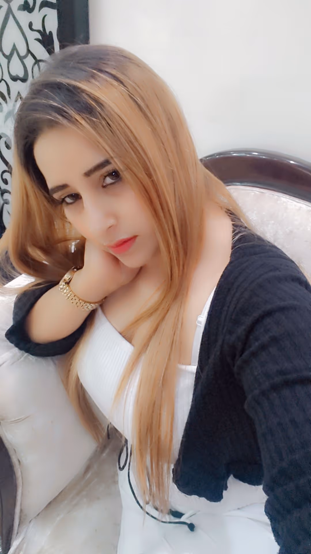 TAJ GROUP RECEPTIONIST ALL ROUNDER GIRL preview 4