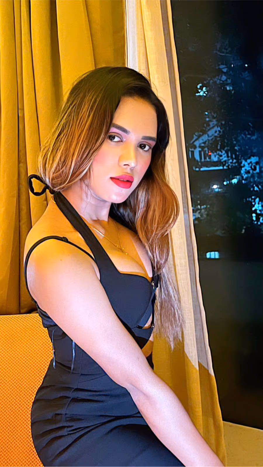 CAT WALK MODEL MONA gallery 7